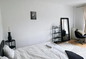 Elegant Apartment has Balcony rooms