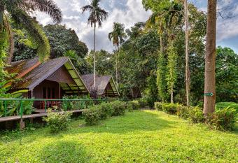 Khao Sok Riverside Cottages has Balcony rooms