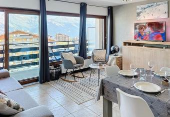 Nendaz Olympic Ski-In Ski-Out has Balcony rooms