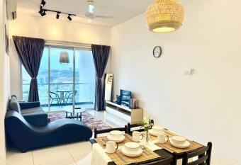 SC 1-10pax 2Room Sky pod Puchong IOI Mall 5Bed LRT has Balcony rooms