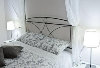 Dimora nel borgo has Balcony rooms