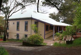 Royal Nesu Retreat House has Balcony rooms