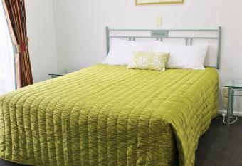 Camelot Motor Lodge and Conference Centre allows 18 year olds to book a room