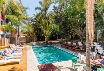 Billabong Backpackers Resort has Balcony rooms