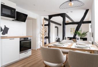 Ferienhaus Ahorn, wundersch  ne, neue Wohnungen, ideal f  r Ausfl  ge ins Phantasialand, die St  dte K  ln, Br  hl und Bonn oder die Eifel has Balcony rooms