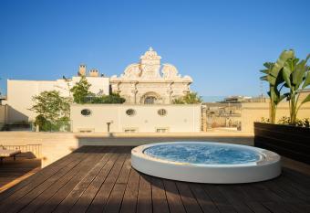 Patria Palace Lecce has rooms with a private hot tub