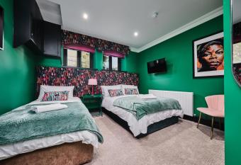 Clarence House allows 18 year olds to book a room