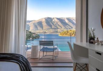 Tara s Lodge Hotel has Balcony rooms