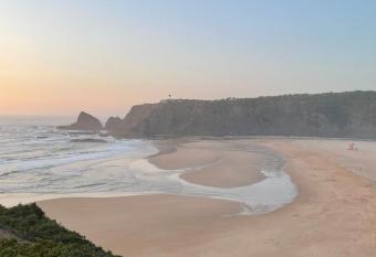 Natalie s tiny house- 6 minutes from the beach! has Balcony rooms