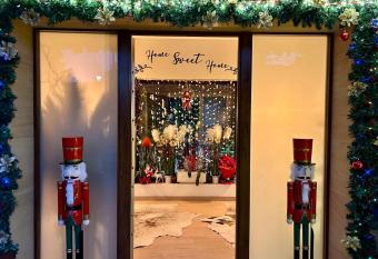 Luxury Villa Privada con Piscina has rooms with a private hot tub