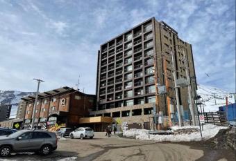 Gran Parador SKI In SKI Out El Colorado Chile has rooms with a private hot tub