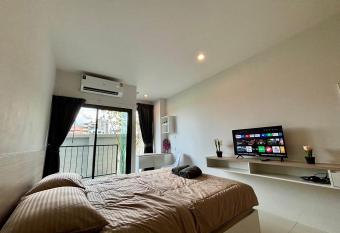 5 mins to Ari - Sutthisan has Balcony rooms