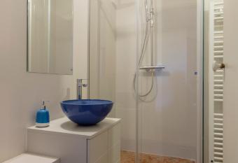 Palazzo Serre has rooms with a private hot tub