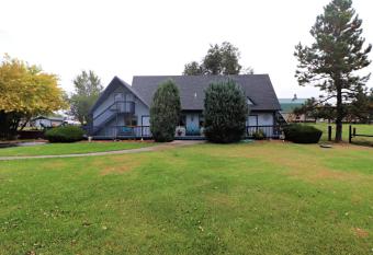 Sweetgrass Inn Bed & Breakfast has Balcony rooms