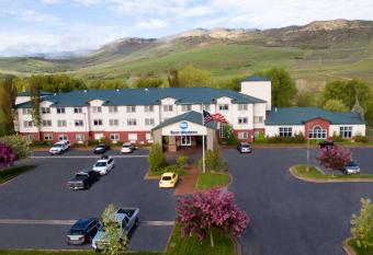 Best Western Holiday Hills allows 18 year olds to book a room