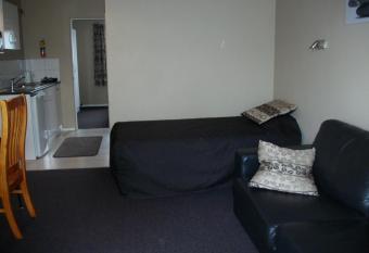 Sun Valley Motel allows 18 year olds to book a room