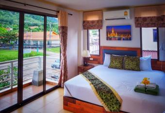 Lanta at Home - SHA Extra Plus has Balcony rooms