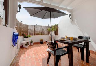 Casa Alisios has Smoking/Balcony rooms