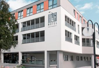 B&F Hotel am Neumarkt allows 18 year olds to book a room