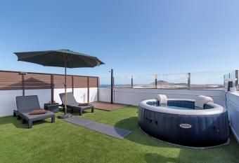 One life one dream has Balcony rooms