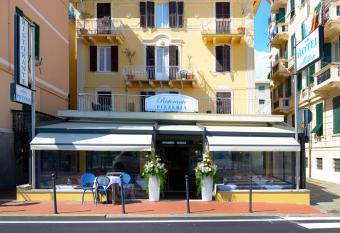 Hotel Ristorante Milton has Balcony rooms