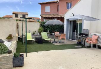 studio avec jardinet has Balcony rooms