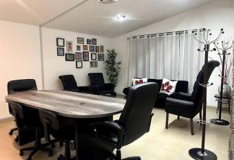 CASA MERiTHIA, C  ntrica Casa Ejecutiva has Balcony rooms