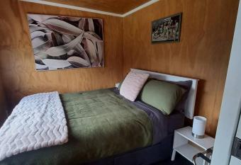 Frankie s place has Balcony rooms