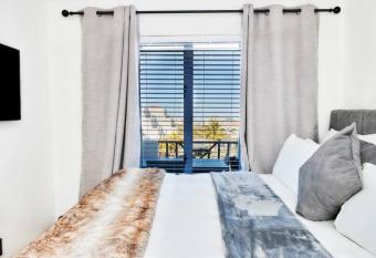 West Beach Luxury Apartment allows 18 year olds to book a room