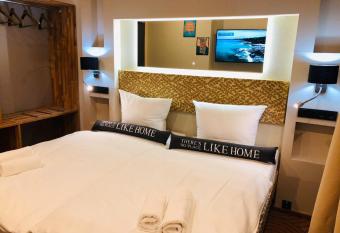 Elbgalerie Hotel has Balcony rooms