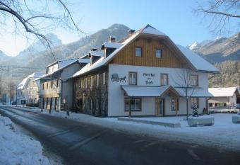 Gasthof zur Post has Balcony rooms