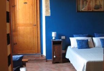 Locazione Turistica Totti allows 18 year olds to book a room