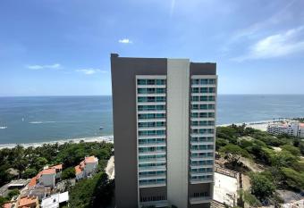 DreamLoft Everything for Unforgettable Days has rooms with a private hot tub