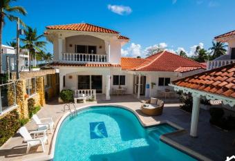 Brisas Doradas Beachfront Villa has Balcony rooms