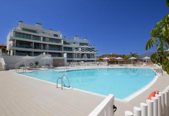 Modern Apartment with stunning sea and golf views has Balcony rooms