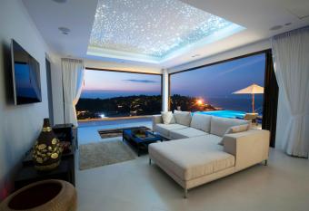 Villa Tasanee has Balcony rooms