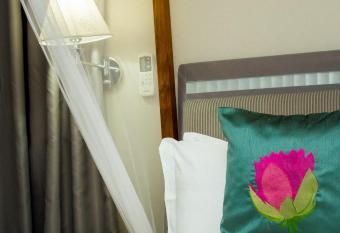 Serendib Suites and Conference Center has Balcony rooms