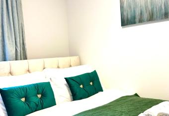 Long Stayer Rochester Castle Apartments, Free Parking has Balcony rooms