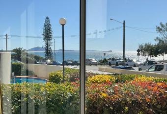 Alex Beachfront Views has Balcony rooms