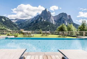 Sonus Alpis - Adults Only allows 18 year olds to book a room