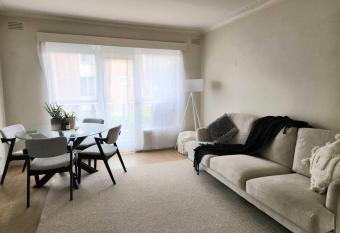 Cosy & Convenient Williamstown has Balcony rooms