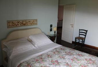 Villarondanella has rooms with a private hot tub