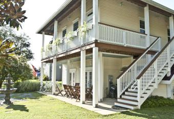 Haven Point Inn has Balcony rooms