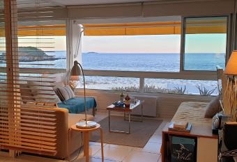 Appart vue d exception sur la mer has Balcony rooms