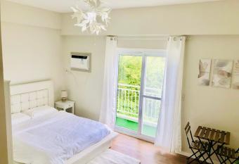 Cozy and Sunny Apartment near to Mactan Cebu International Airport - Amani Grand Resort & Residences has Balcony rooms