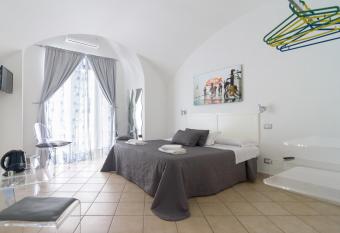 Maison Du La Rua allows 18 year olds to book a room
