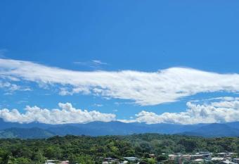 Local secret apartament Blue Mountain in Quepos allows 18 year olds to book a room