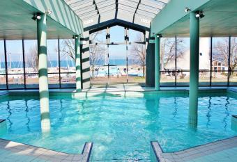 VVF Lac L  man   vian-les-Bains has Balcony rooms