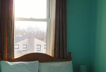 Twin Lions Hotel has rooms with a private hot tub