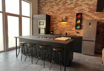 LFA - 171 - Superbe Loft avec Sauna allows 18 year olds to book a room